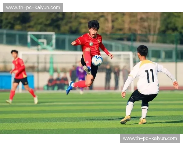 绿茵之巅的终极碰撞：当“巨无霸”恒大遇见“足球之乡”梅县，谁点燃了谁的灵魂？